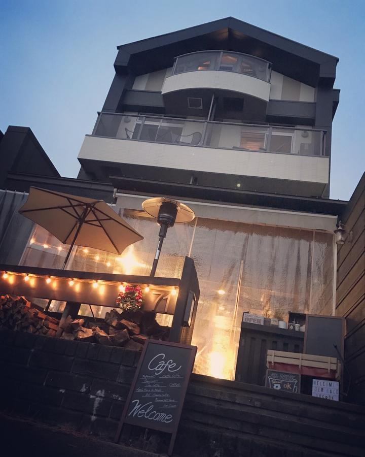 האקונה Box Hotel From Bizan מראה חיצוני תמונה