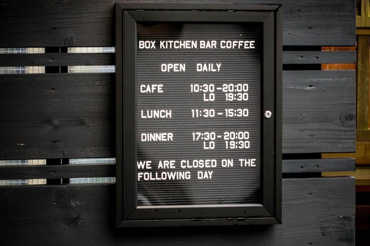 האקונה Box Hotel From Bizan מראה חיצוני תמונה