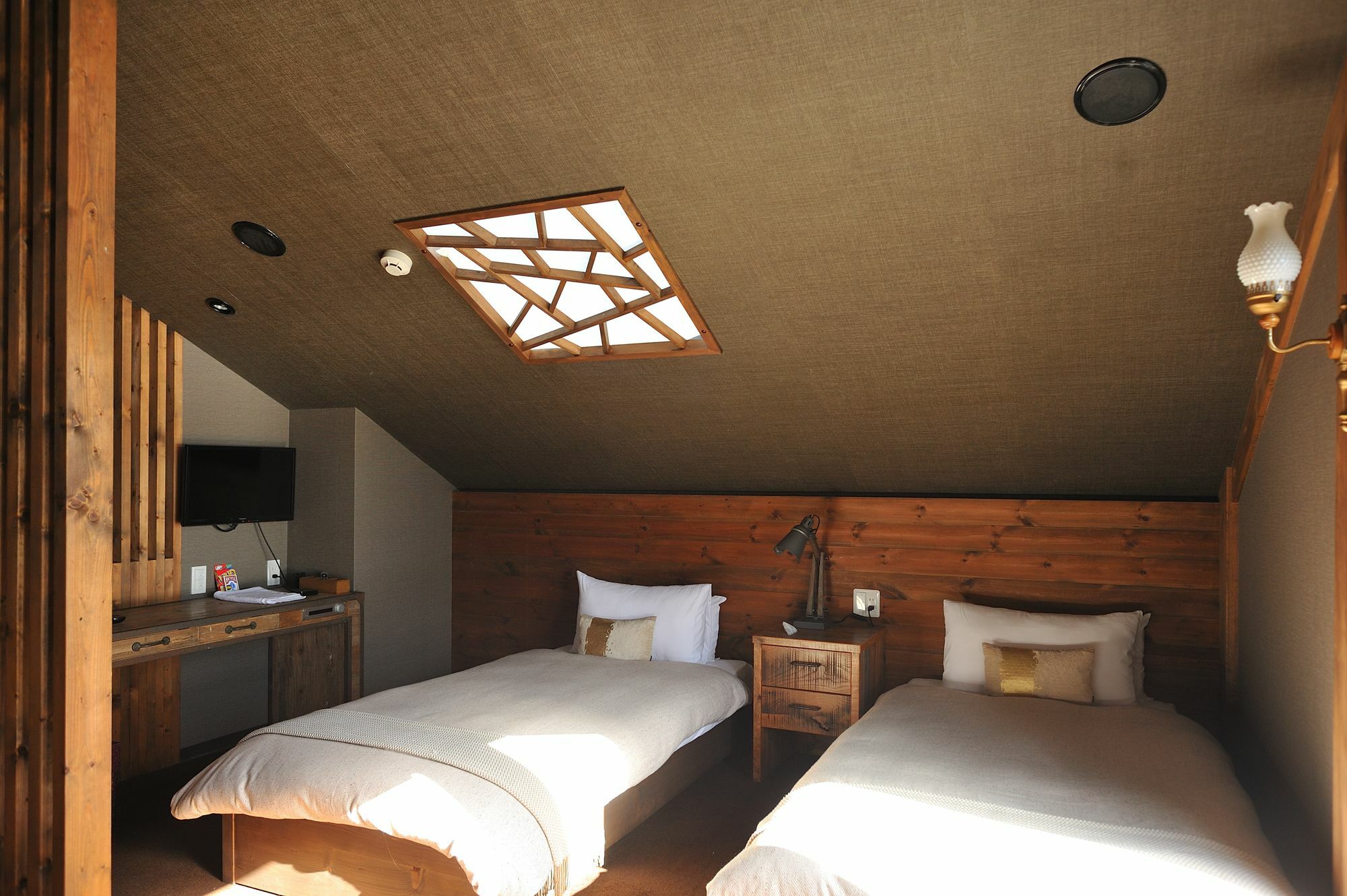 האקונה Box Hotel From Bizan מראה חיצוני תמונה